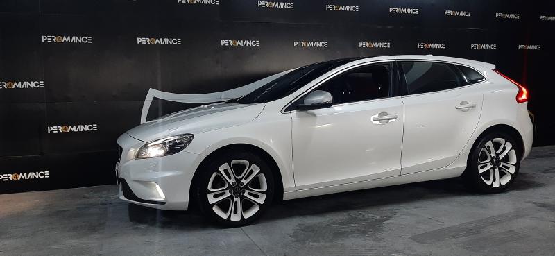 Volvo V40 R-DESIGN 